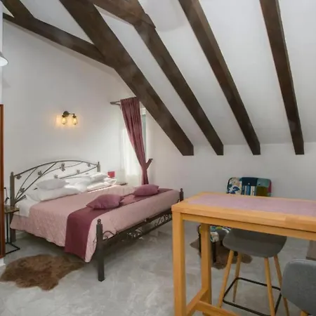 Luka Apartment Split