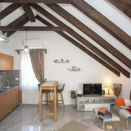 Luka Apartment