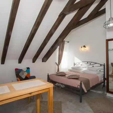 Luka Apartment Split